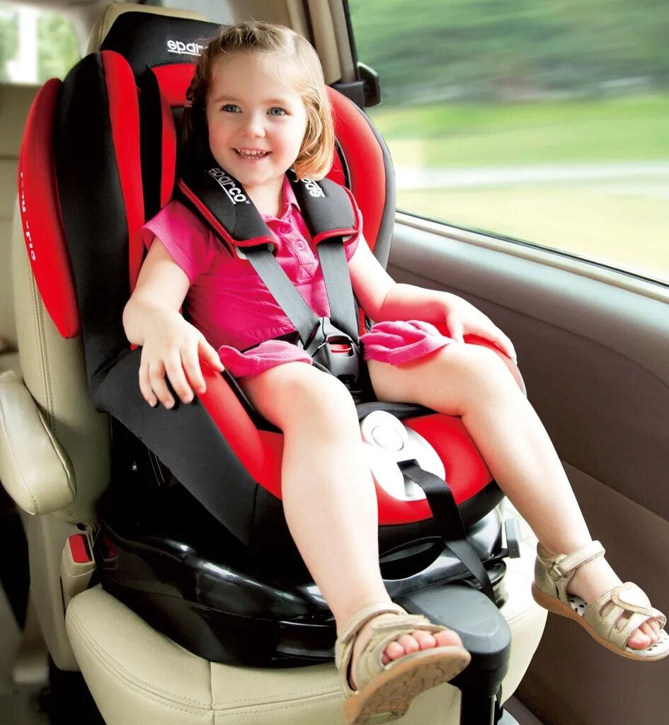 Детское кресло Sparco f5000k BL. Детское кресло Sparco Isofix. Автокресло детское Audi Isofix child Seat 0-18 кг. Ребенок в кресле.