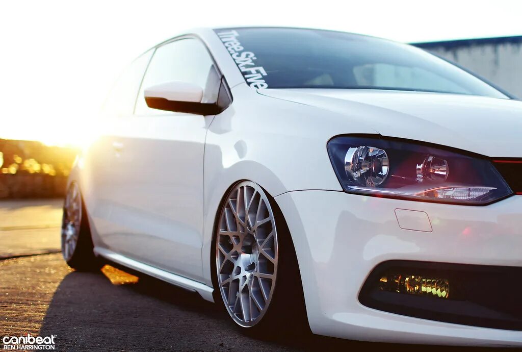 Тюнингованный фольксваген поло. Vw polo gti tuning. volkswagen polo gti tuning. фольксваген поло седан стенс. volkswagen polo tuning белый.