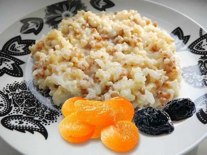 Каша дружба в духовке. Крупа в кастрюльке. Каша дружба. Каша дружба. Рецепт каши дружба рис с пшеном.