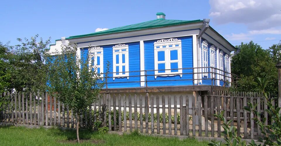 Вёшенская отели. Шолохов в станице вешенской. Старый дом шолохова в станице вёшенской. Вешенская снять дом. Станица вёшенская музей шолохова.