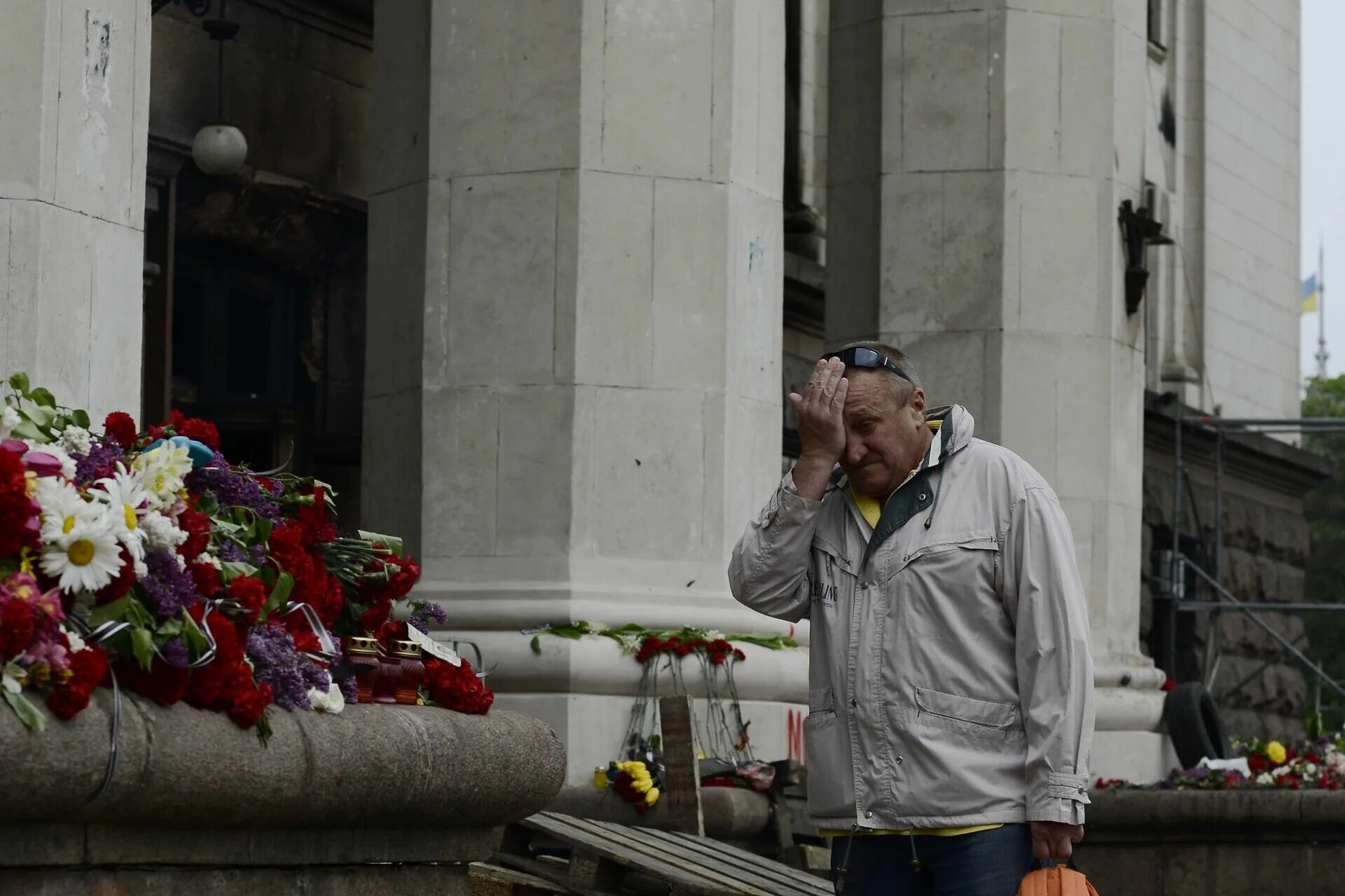 Где сейчас 2 мая. Дом профсоюзов в Одессе жертвы. Одесса 2 мая дом профсоюзов. Жертвы в Одессе в доме профсоюзов 2 мая. Трагедия в Одессе 2 мая 2014.