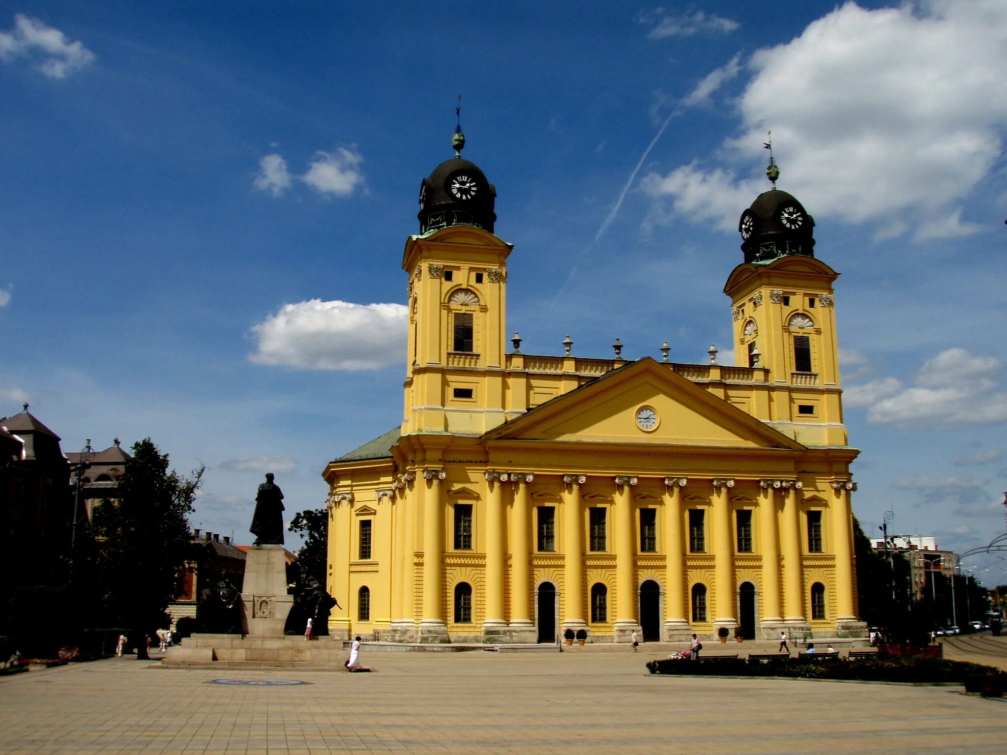 Debrecen. Дебрецен Венгрия. Дебрецен достопримечательности. Город Дебрецен Венгрия фото. Дебрецен мемориал.