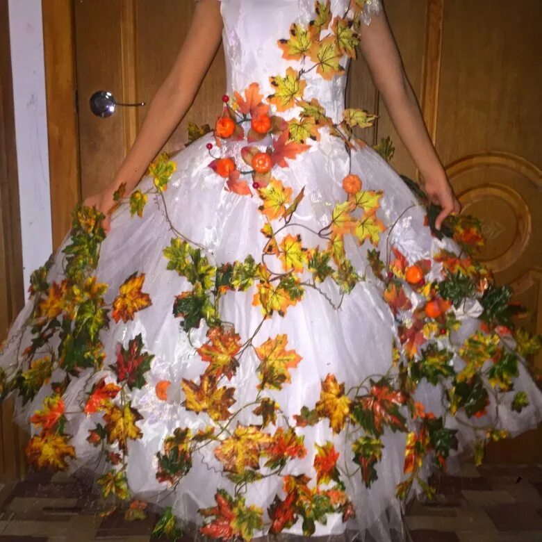 That Fall Feeling - Julia Berolzheimer Style, Top shop dress, Gal meets glam