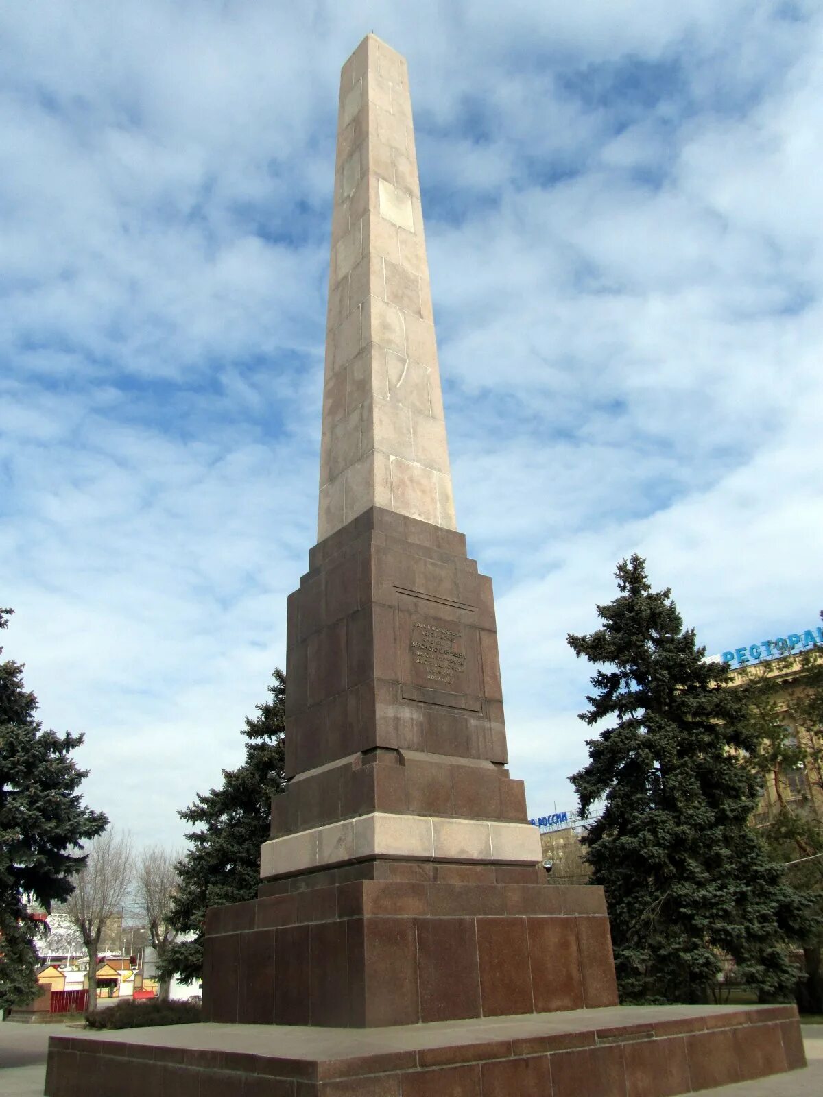 Пл павших борцов. Площадь павших борцов волгоград. вечный огонь на площади павших борцов волгоград. обелиск город герой волгоград. площадь павших борцов камышин.