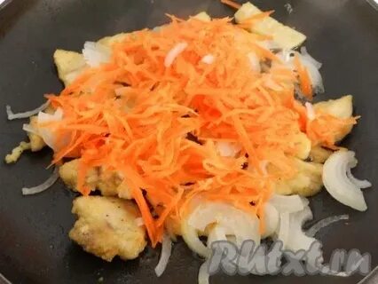Морковь в сметане на сковороде