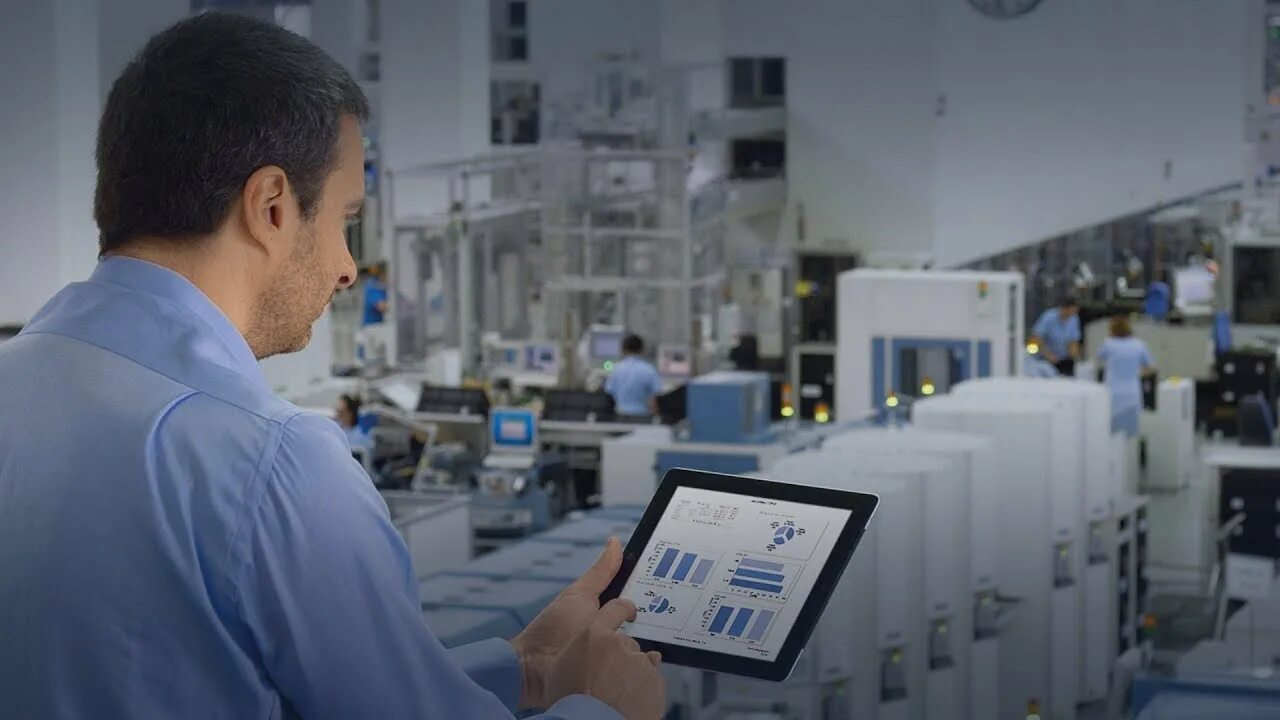 Деловые картинки для презентации. It аутсорсинг. Переговоры в офисе. Наладчик компьютерных сетей. Компьютерные технологии.