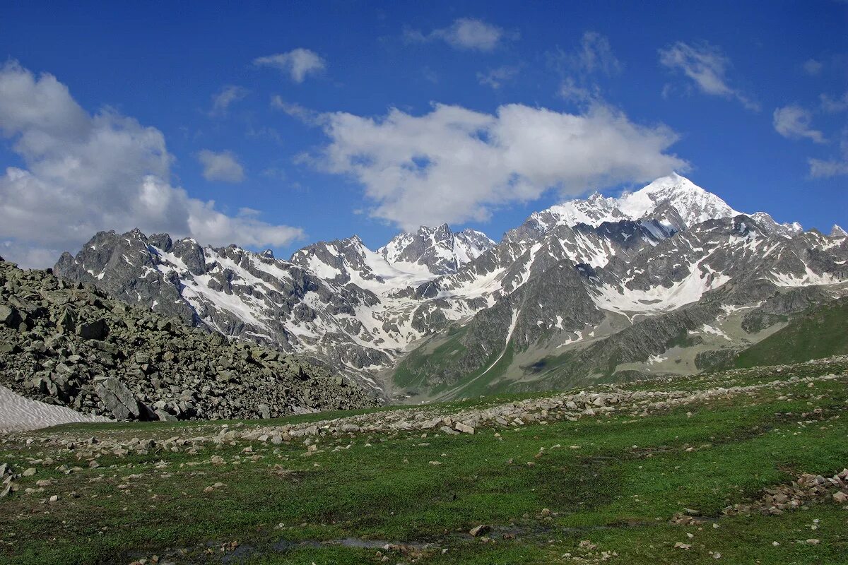 Донгуз орун гора. Грузия вершина шхара. Интересные факты большого кавказа. Северный кавказ кабардино балкария. Центр кавказа является.