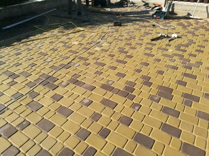 Тротуарная плитка braer классико. Брусчатка 120х240х70 вес поддона. Брусчатка старинная мостовая. Плитка тротуарная 300х300 вибропрессованная. Тротуарная плитка.