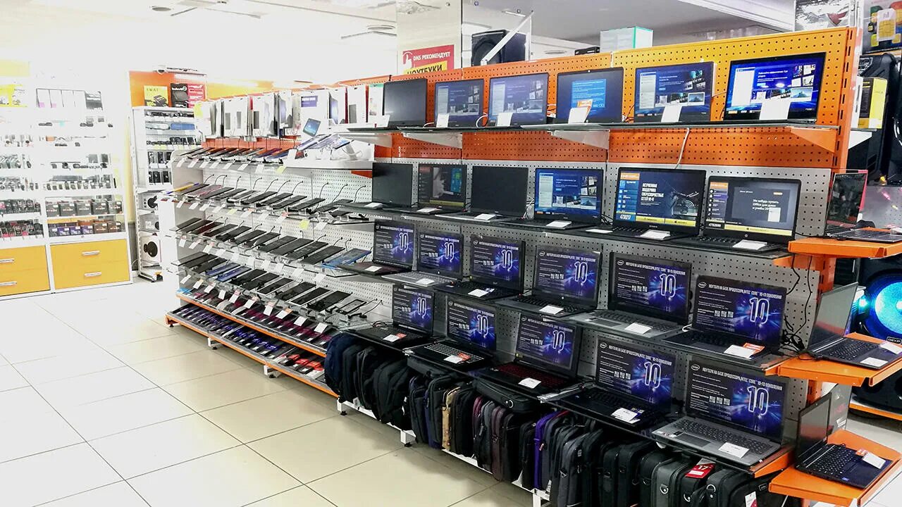 Магазин днс в матвеев кургане. Днс курган смартфоны. Днс. Днс курган некрасова. Аниме магазин в кургане гиперсити.