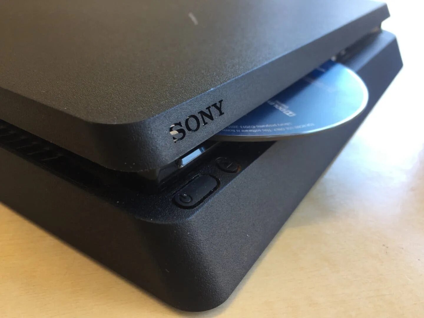 Дисковод сони плейстейшен 4. Sony ps4 fat дисковод. Сони плейстейшен 5. Ps 4 slim с дисками. Sony playstation 4 pro.