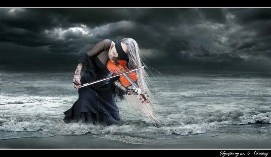 Девушки со скрипкой. Скрипка и море. Скрипачка на море. Скрипка на берегу моря.