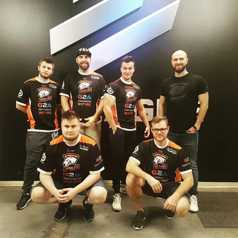 Virtus pro счет. Команда virtus pro. virtus pro 2003. virtus pro 2005. виртус тюмень.