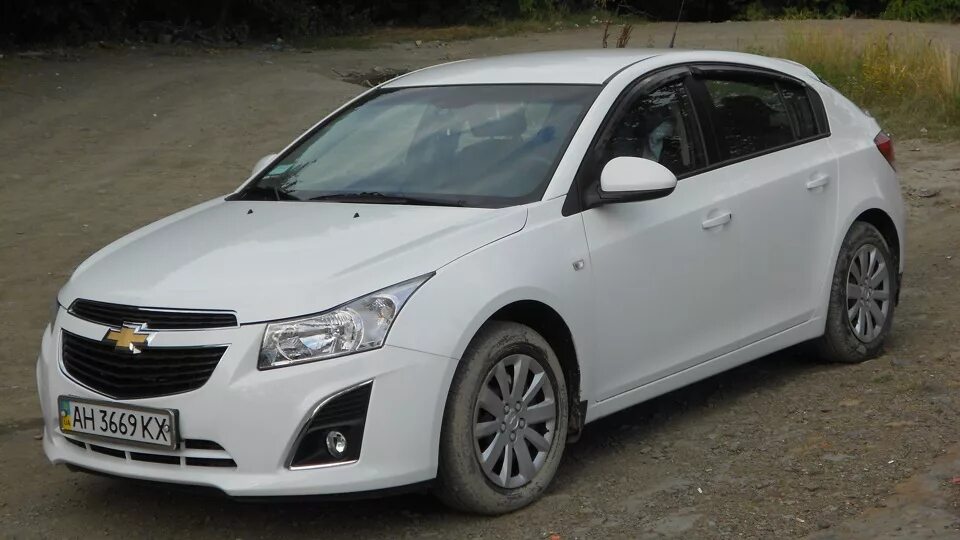 Круз 1.8 механика купить. Шевроле Круз 1.8 хэтчбек. Chevrolet Cruze хэтчбек 1.8. Шевроле Круз хэтчбек 1.8 механика. Шевроле Круз хэтчбек механика.