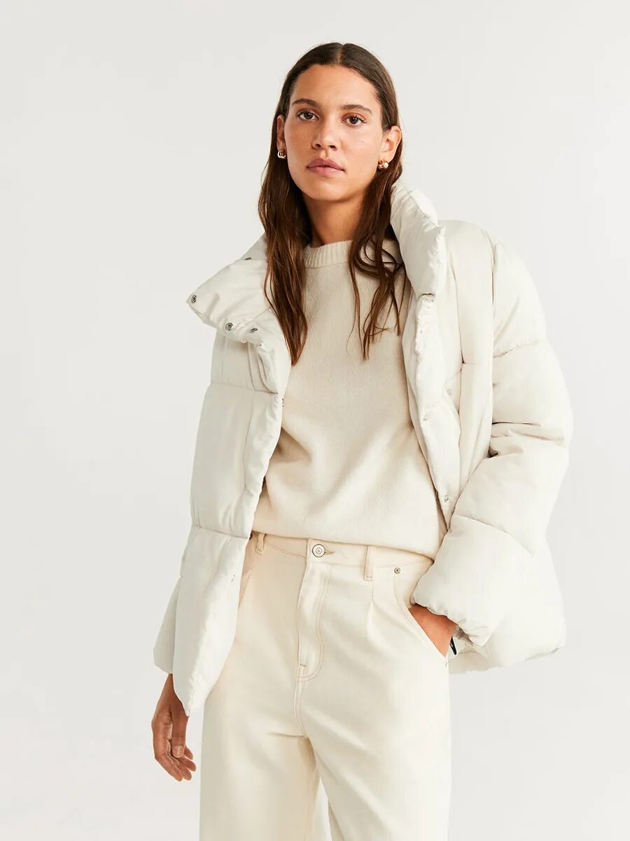 Манго зимой. Mango интернет магазин женской одежды. Манго джемпер серый. Белый пуховик mango. Манго зимой.