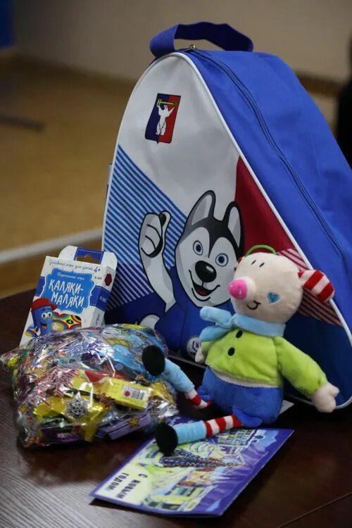 Подарок норильску. Новогодние подарки для детей работников. Новогодние подарки норильский никель. Магазин подарков норильск. Новогодние подарки норильский никель 2022.