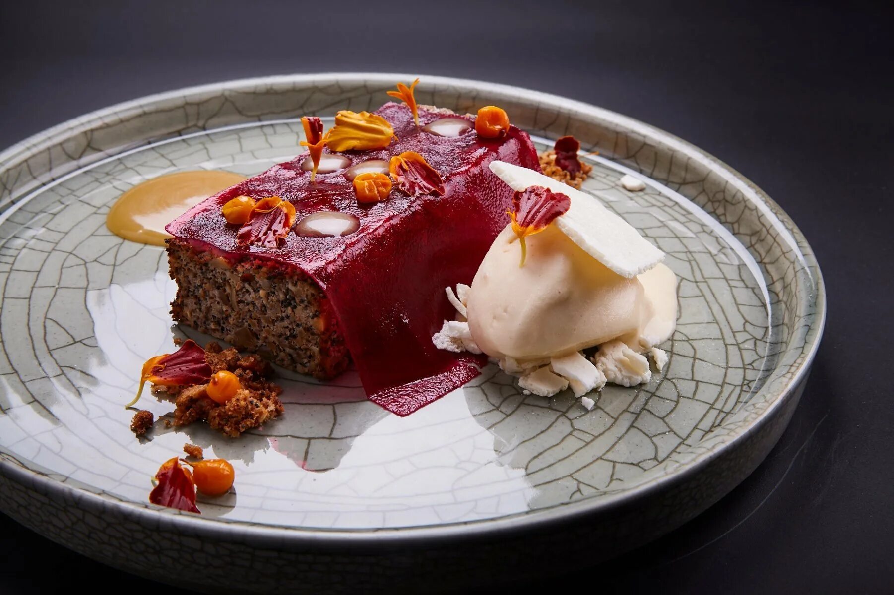 Старые десерты. Шу с кракелином. Трюфели 19 века. Кофе и десерт. Choux choux десерт.