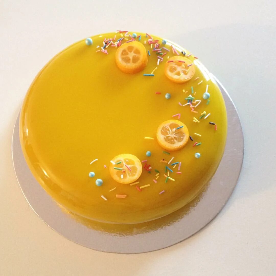 Зеркальная глазурь гляссаж. Лимонный муссовый торт. Торт с кумкватом. Желтый муссовый торт.