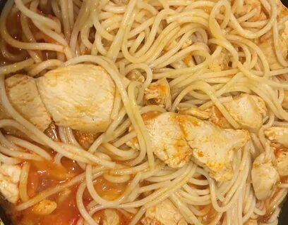 Макароны с грудкой и овощами