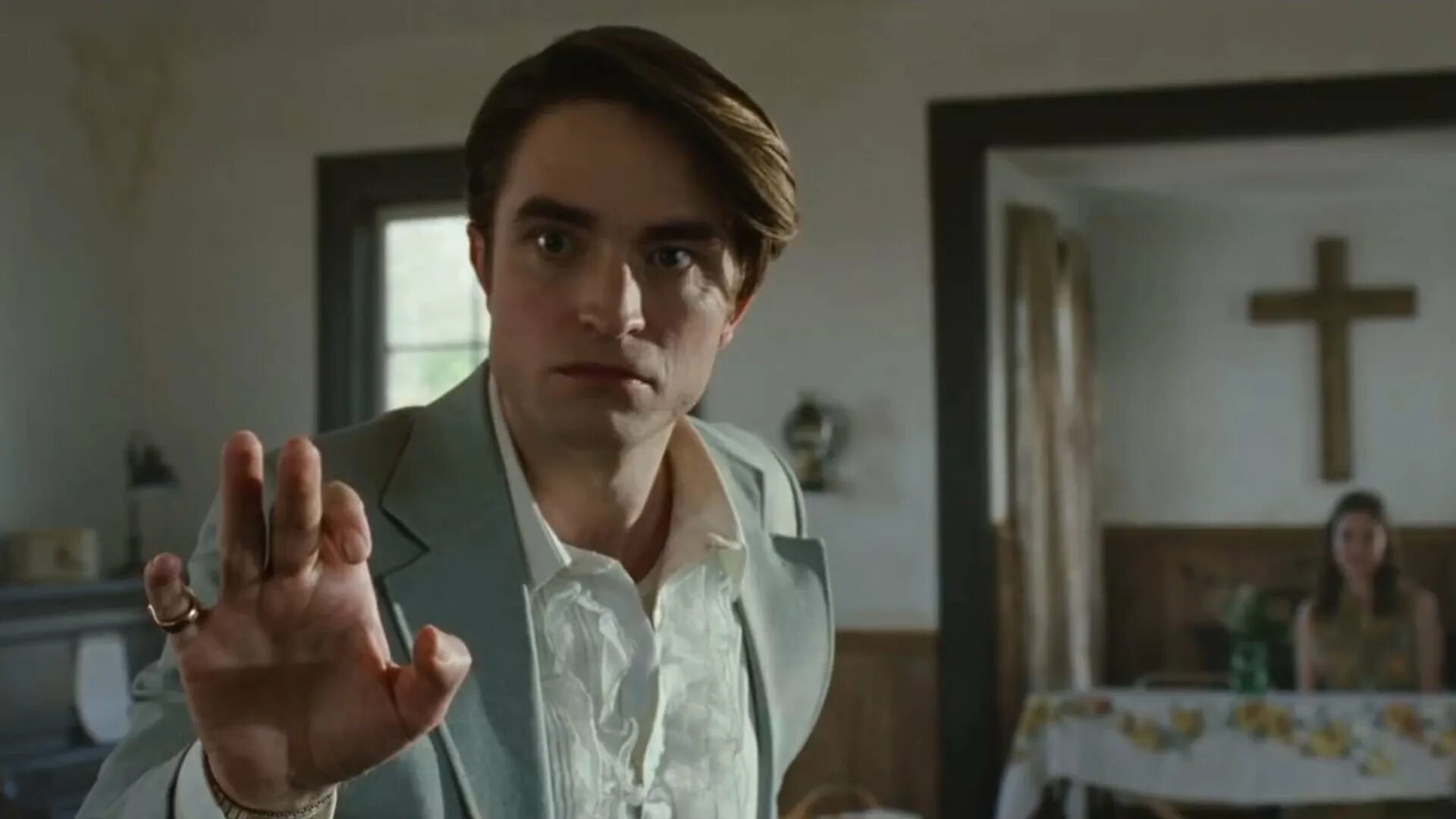 Том холланд дьявол всегда здесь. Дьявол всегда здесь 2020. Дьявол всегда рядом. Райли кио дьявол навсегда. Дьявол всегда здесь 2020.