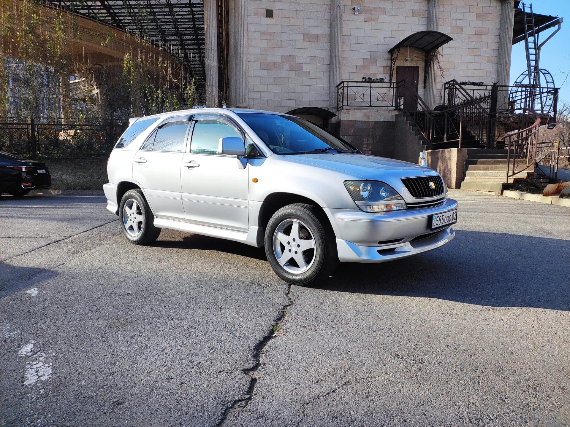 Toyota harrier 2000 год. Тойота Харриер 2000. Toyota Harrier 2002. Toyota Harrier 2000 года. Тойота Харриер 2001 дорестайл.