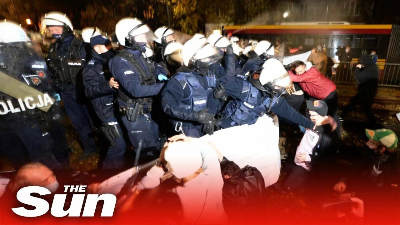 Митинги в польше. Украинские беженцы фото. Марш в польше. Поляки сейчас. Поляки сегодня новости.