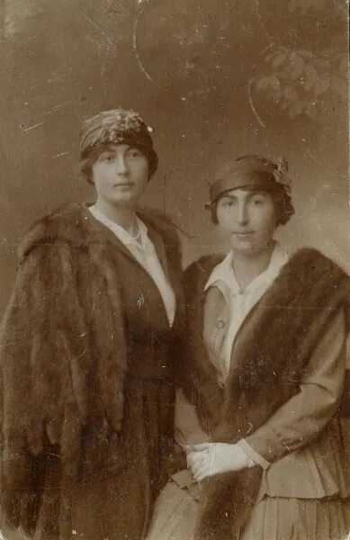 G sisters. Баньолесси.