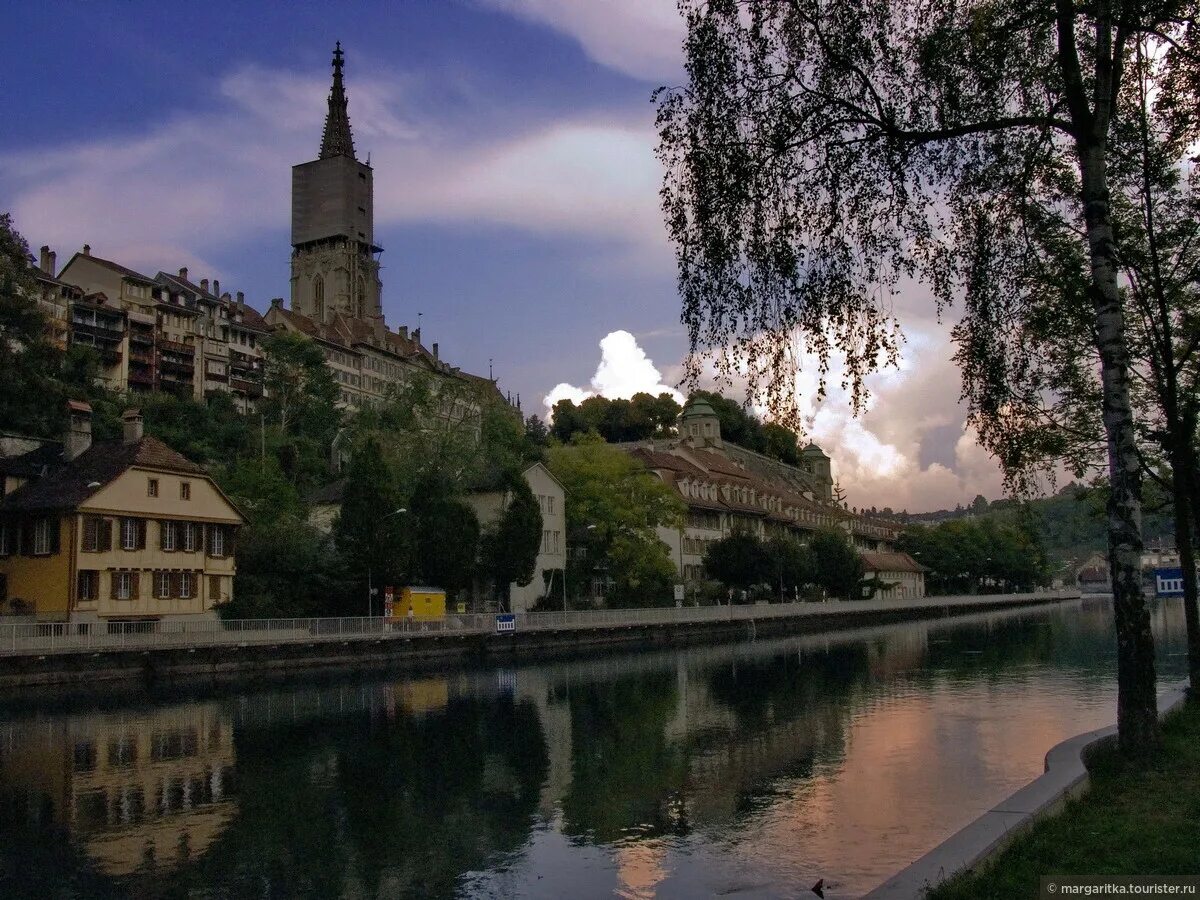 Солн берн. Сфинкс берн швейцария. берн швейцария достопримечательности. берн булл швейцария. осень в берне картина.