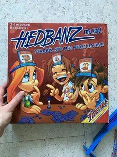 Игра где клеят на лоб