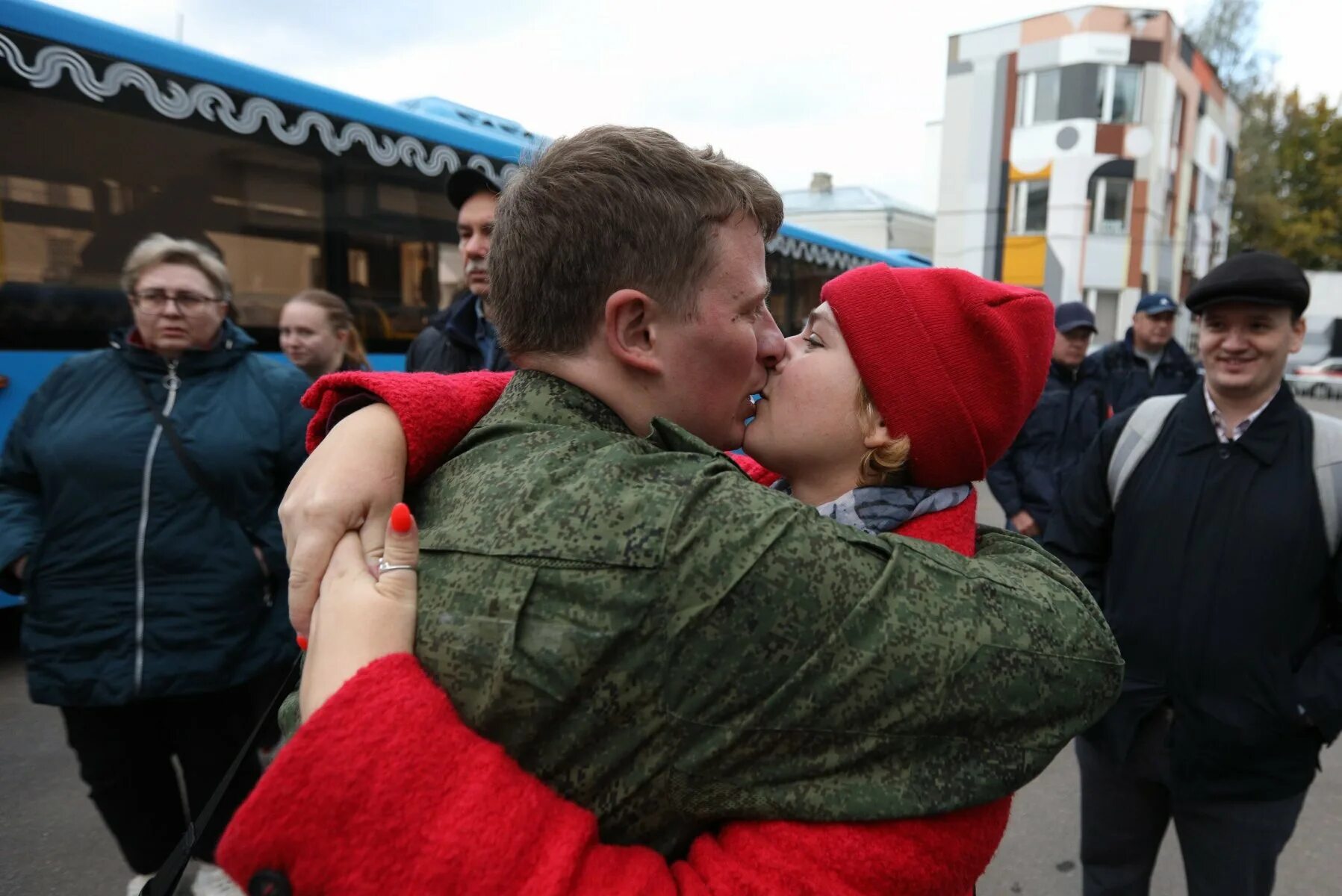 Поддержка мобилизации в обществе. В поддержку российской армии. поддержка семей военнослужащих. мобилизация в россии. мобилизация россияне семьи.