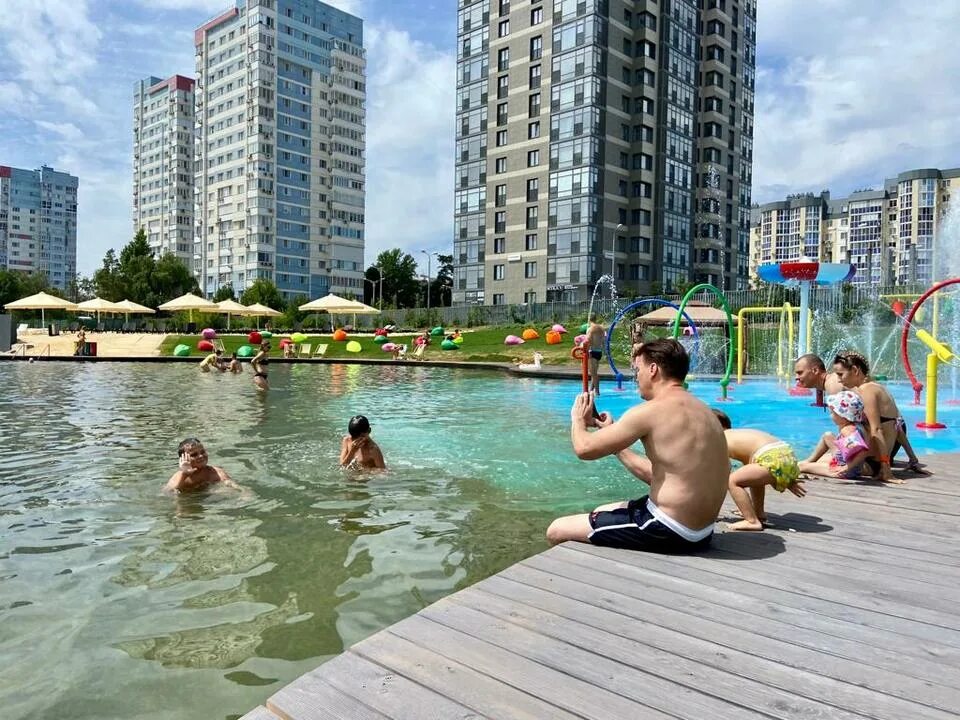 В районе открыли бассейн. Лагуна Волгоград бассейн ЦПКИО. Бассейн ЦПКИО Волгоград. Плавательный водоем Лагуна Волгоград ЦПКИО. Бассейн Арена Волгоград ЦПКИО.