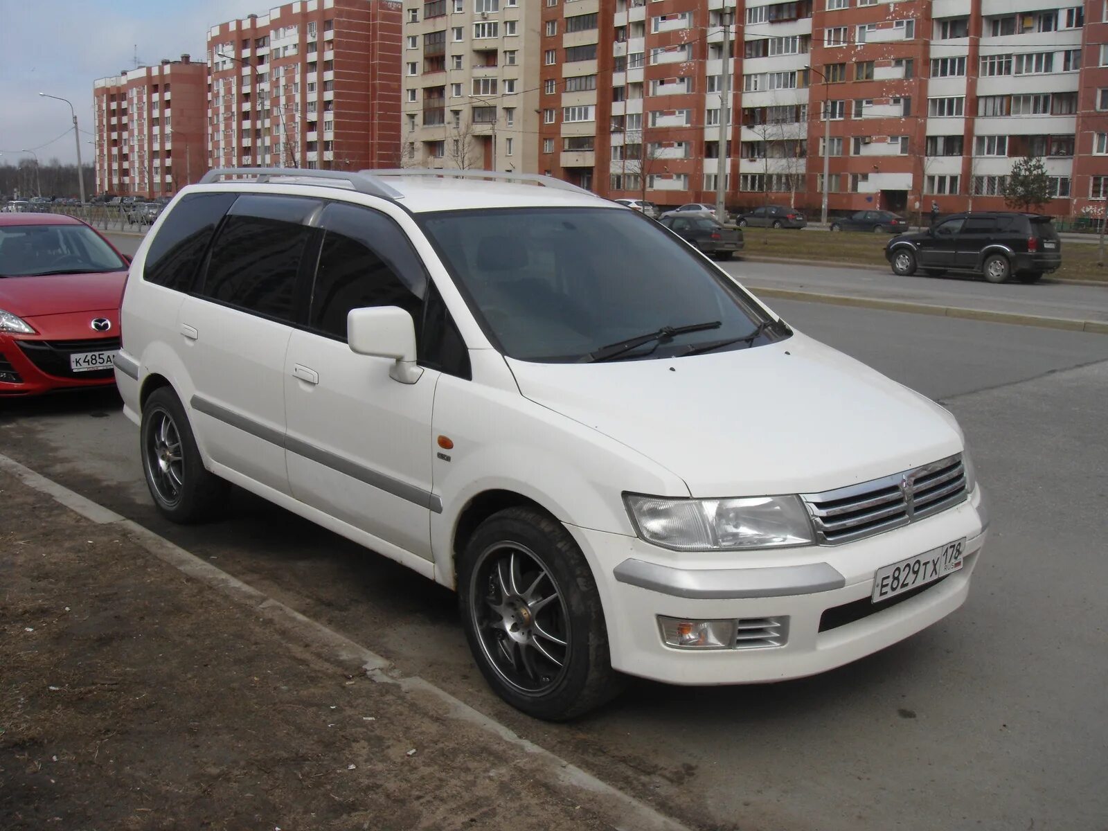 Купить митсубиси шариот грандис. Митсубиси Chariot Grandis 2000. Мицубиси Chariot Grandis. Mitsubishi Chariot 2000. Mitsubishi Сhariot Grandis..