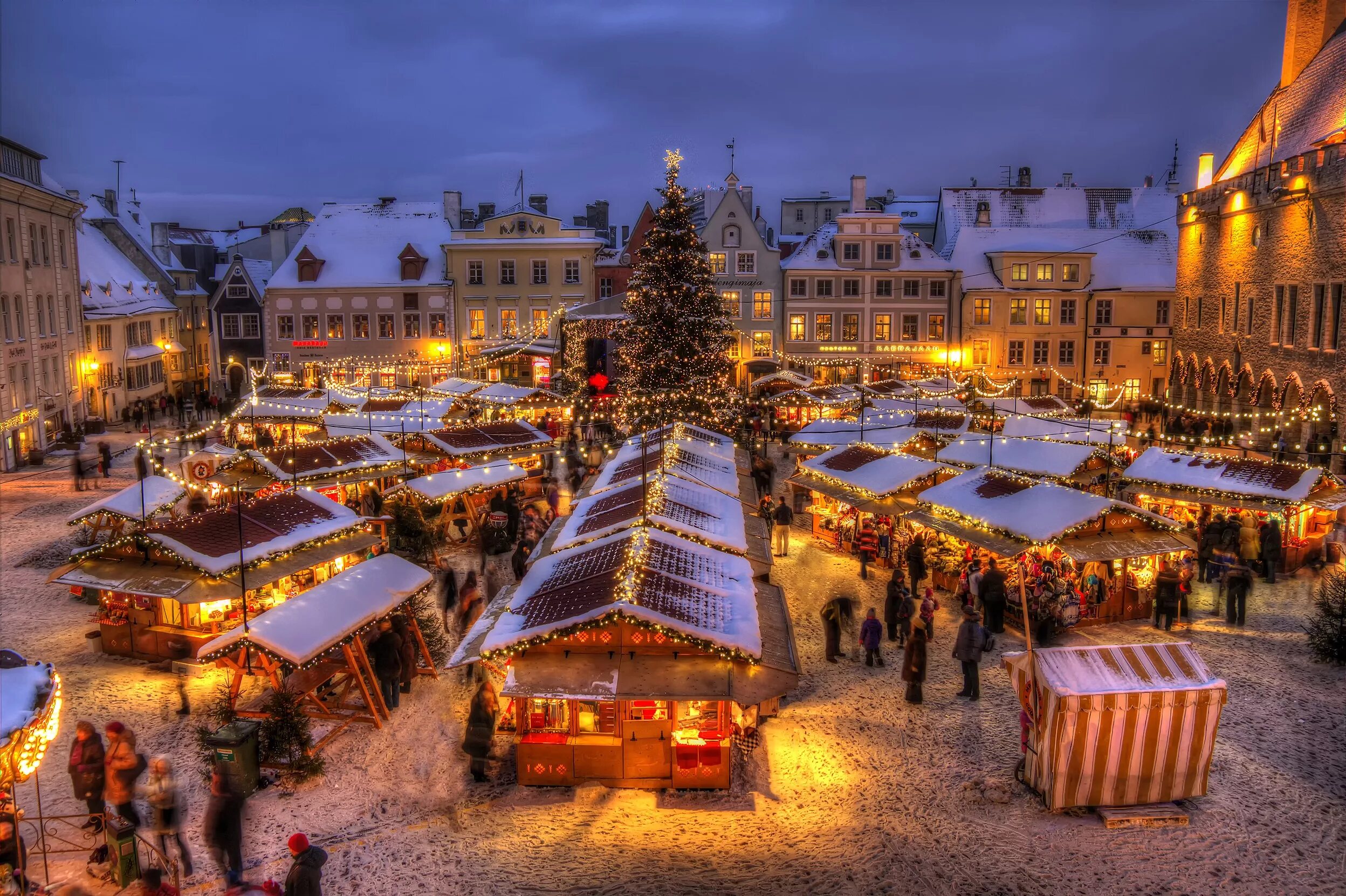 Рождественская ярмарка в Таллине. Рождественская ярмарка Christkindlmarkt. Рождественский рынок в Таллине. Рождественский рынок Christkindlmarkt. Европейский новый год в россии