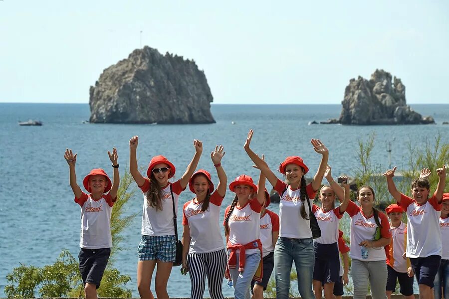 Какой международный детский центр в крыму. Лагерь Артек в Крыму. Артек детский лагерь. Артек Крым 2020. Артек морской лагерь.