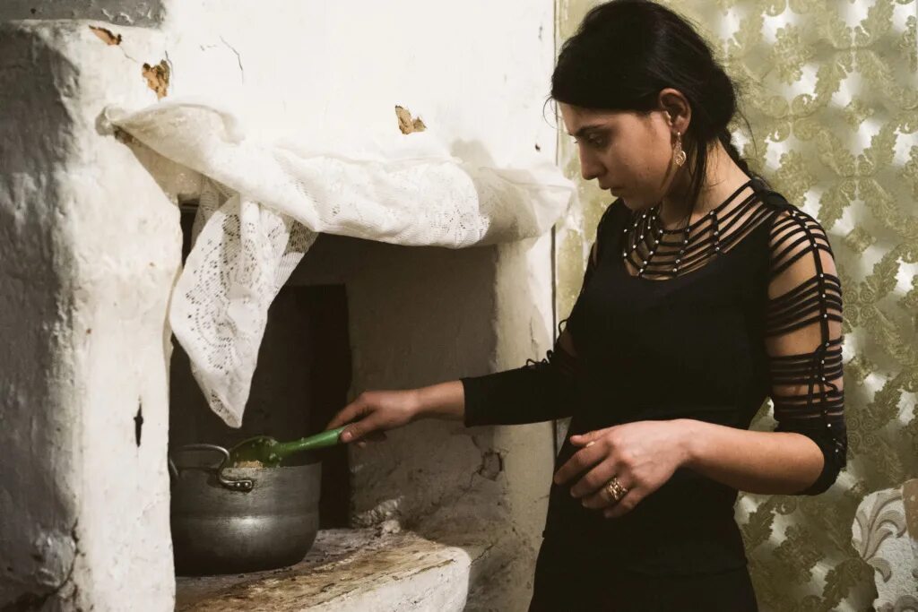 Цыганка кристина. Цыганский кристин. Цыганские кристины. Цыганские кристины. Цыганка кристина.