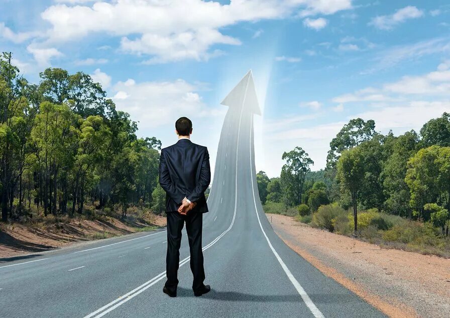 Человек идет по дороге. Человек на дороге. Девушка бежит по дороге. Каким путем человек идет сам к себе. Каким путем человек идет сам к себе.