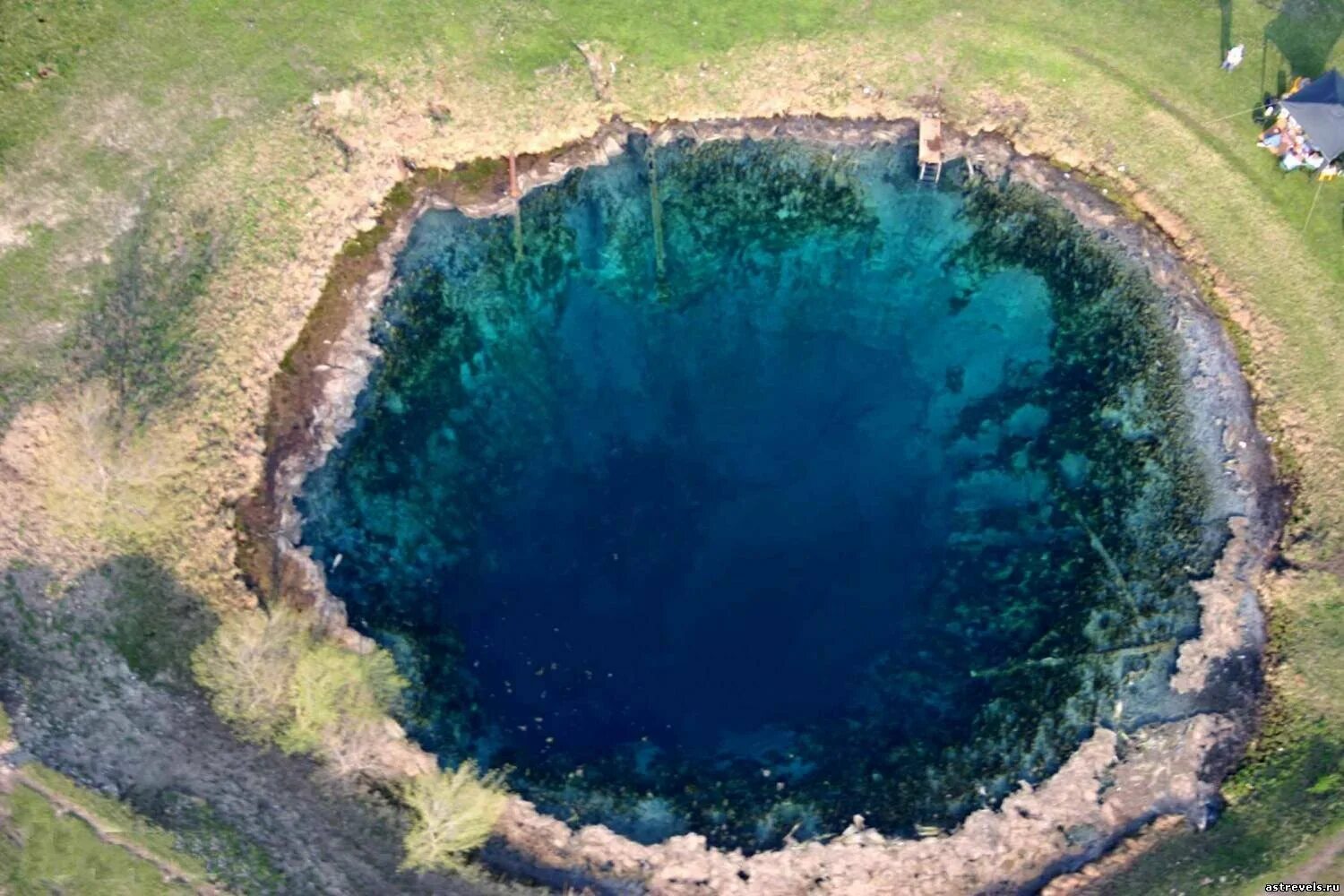 Водоем сверху