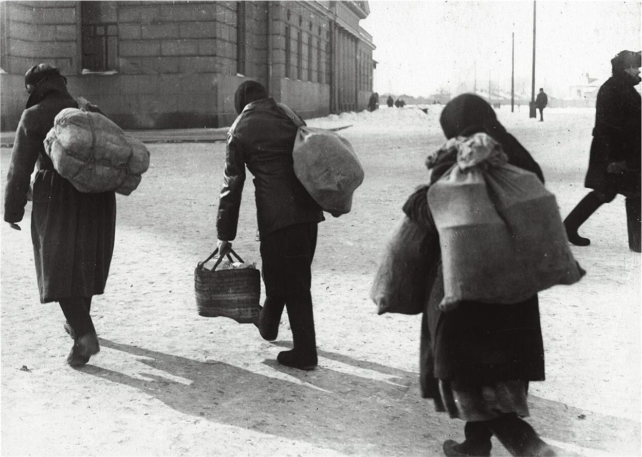 Мешочники это. Мешочники военный коммунизм. мешочники в ссср. мешочники в годы гражданской. мешочники в годы гражданской войны.