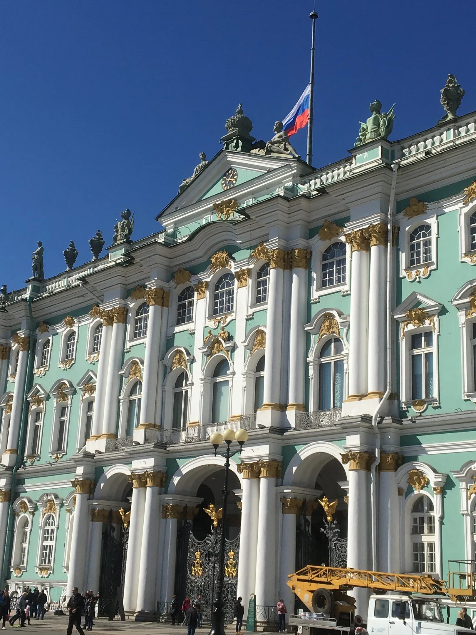 Музей Эрмитаж в Санкт-Петербурге. Санкт-Петербург Эрмитаж зимний дворец. Эрмитаж зимний дворец. Музей в Петербурге Эрмитаж.