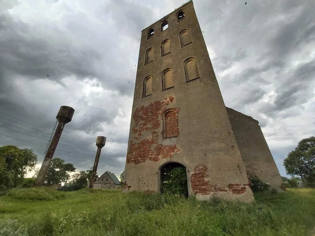 Погода ясное калининградская область славский. Кирха поселок Заповедное Славский район в Калининградской области. П.ясное Славский район Калининградская область. Славский район поселок Тимирязево. Пос Заповедное Славского района Калининградской области.