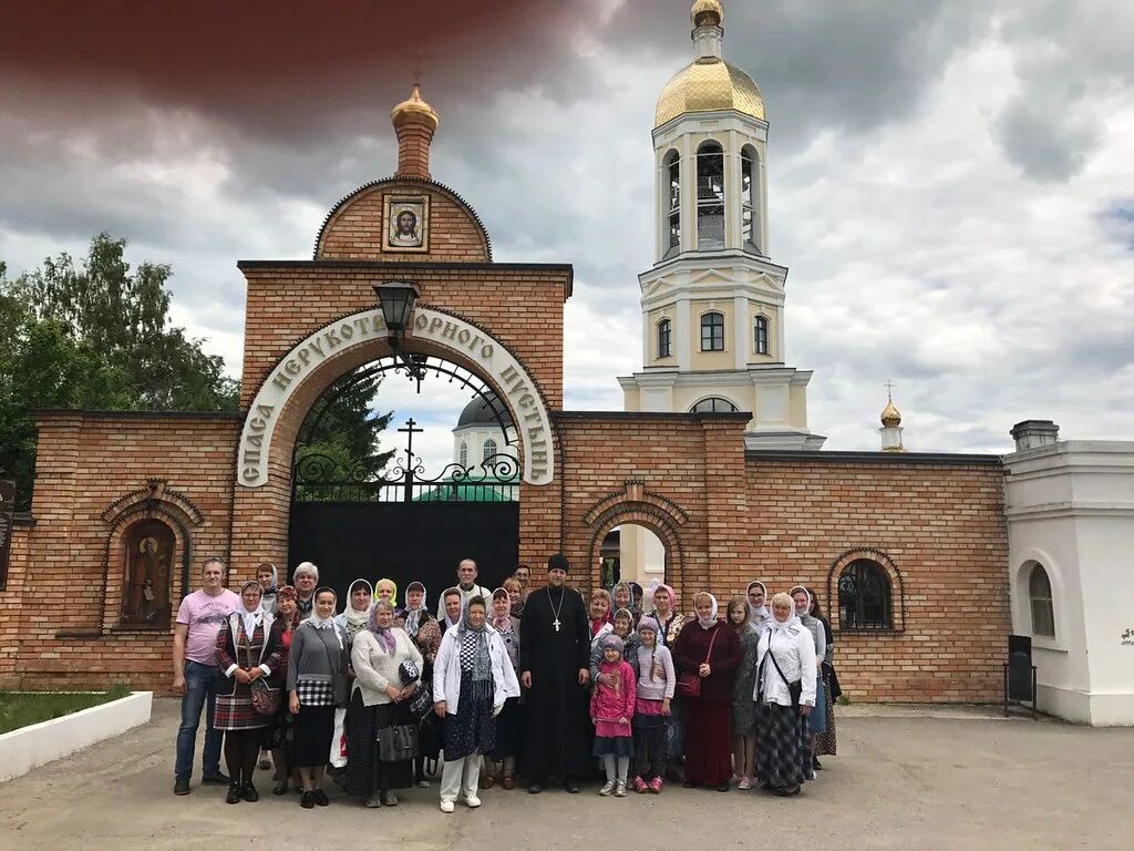 Спас нерукотворный клыково. Спаса Нерукотворного пустынь Клыково. Оптина пустынь монастырь Казанский храм. Храм Спаса Нерукотворного пустынь Клыково. Паломническая поездка в Спаса Нерукотворного пустынь села Клыково.