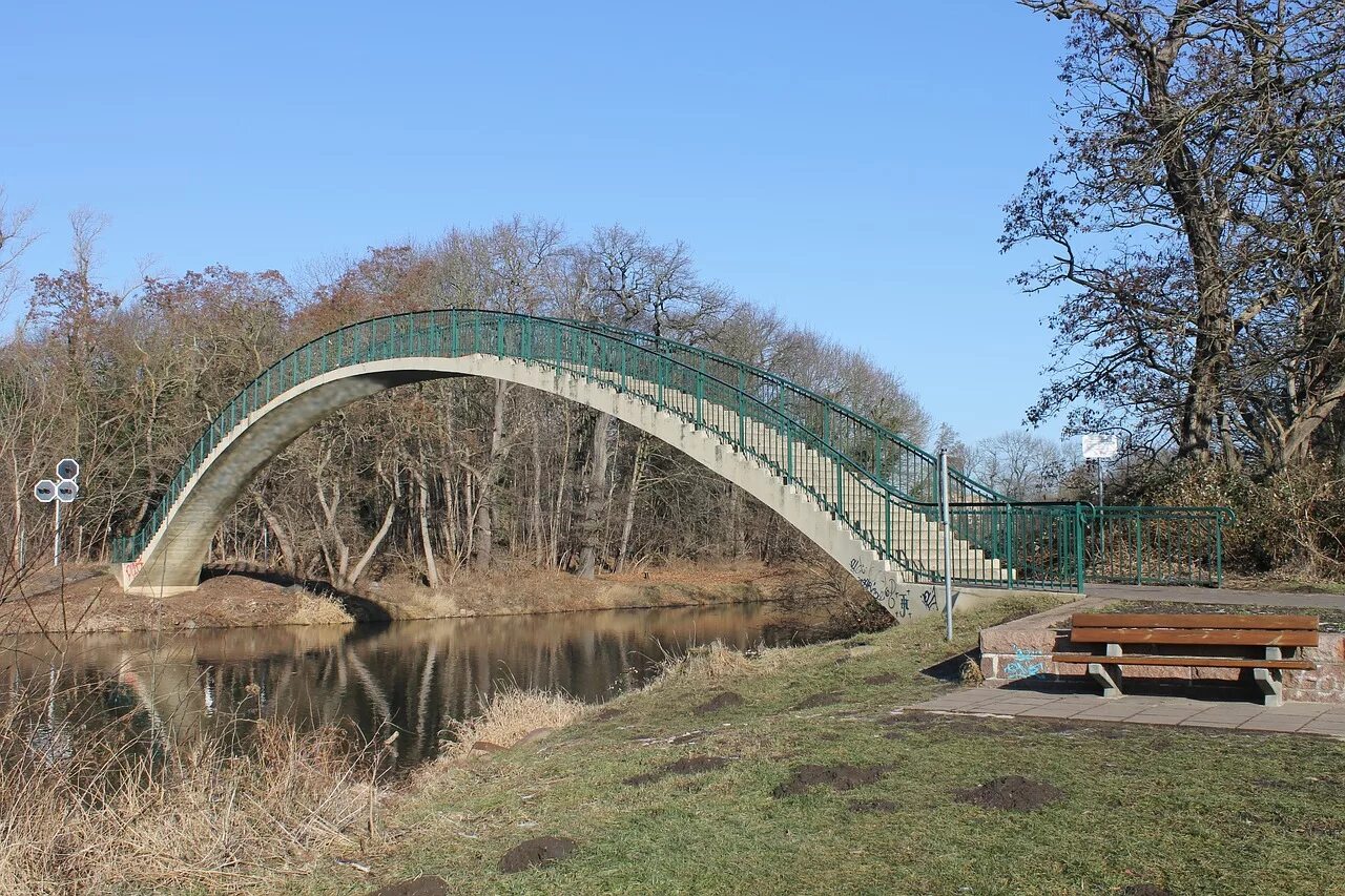 Hump bridge