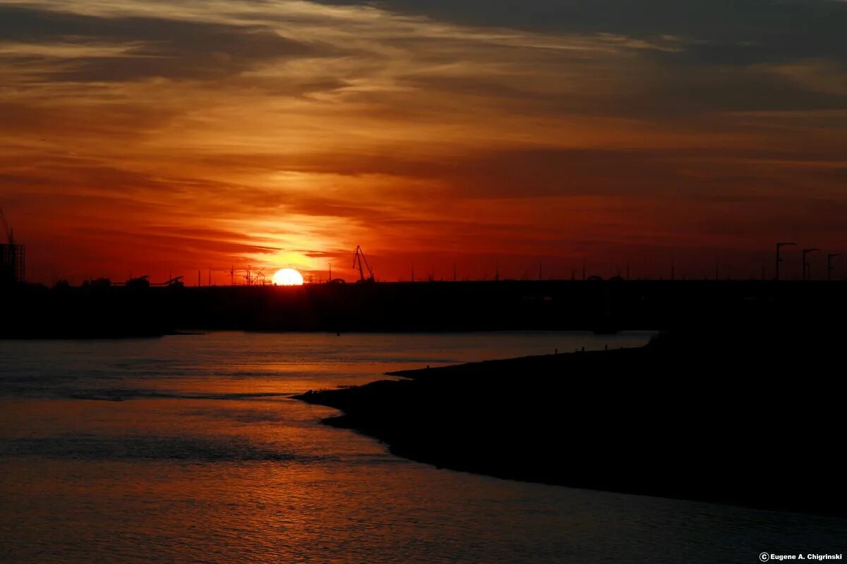 Закат над иртышом. Рассвет в омске. Мертвое море закат. Закат над иртышом. Река иртыш омск.