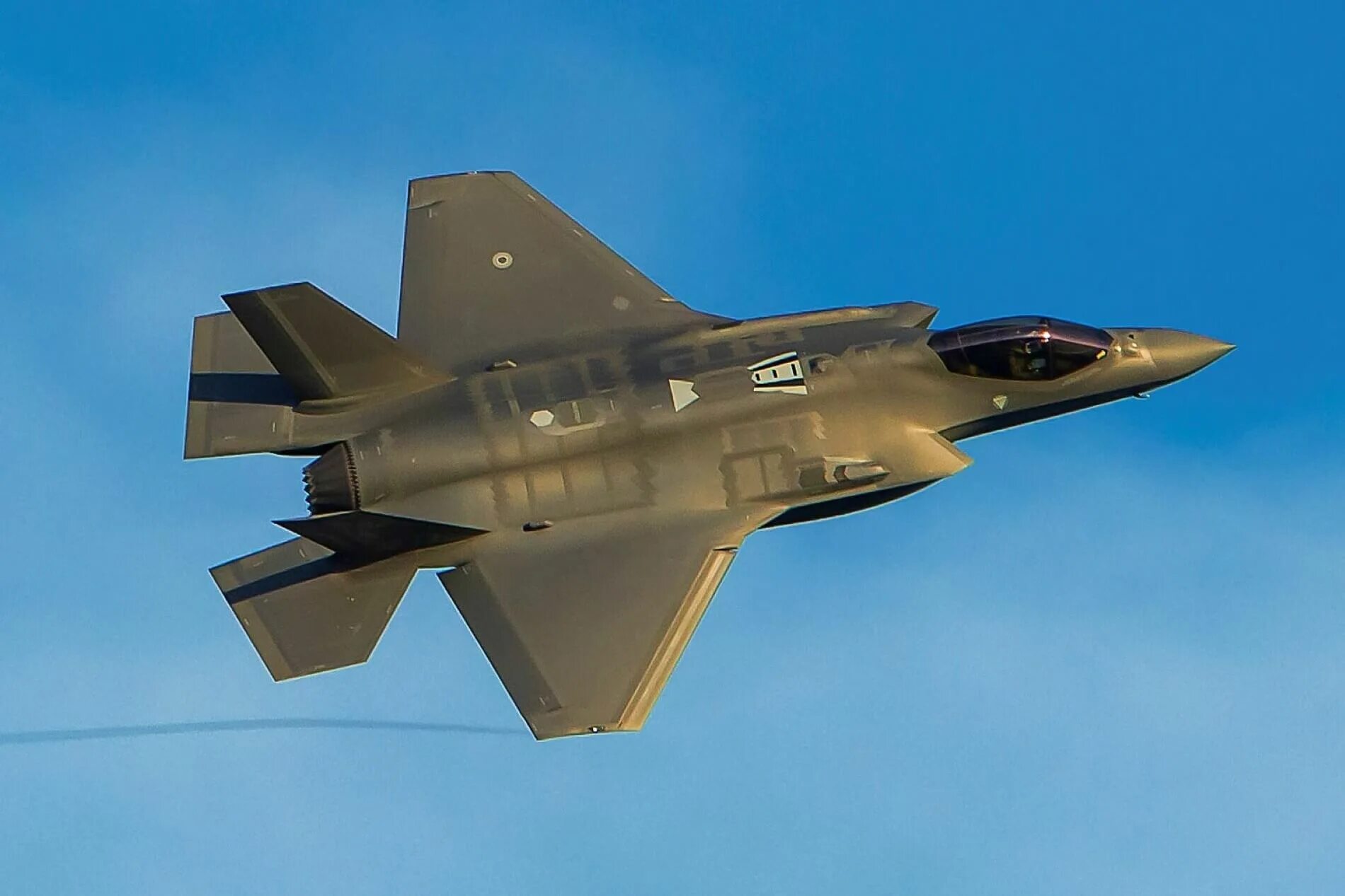 Стелс видео. F 35 истребитель. стелс истребитель. f 117 стелс. самолет стелс файтер.