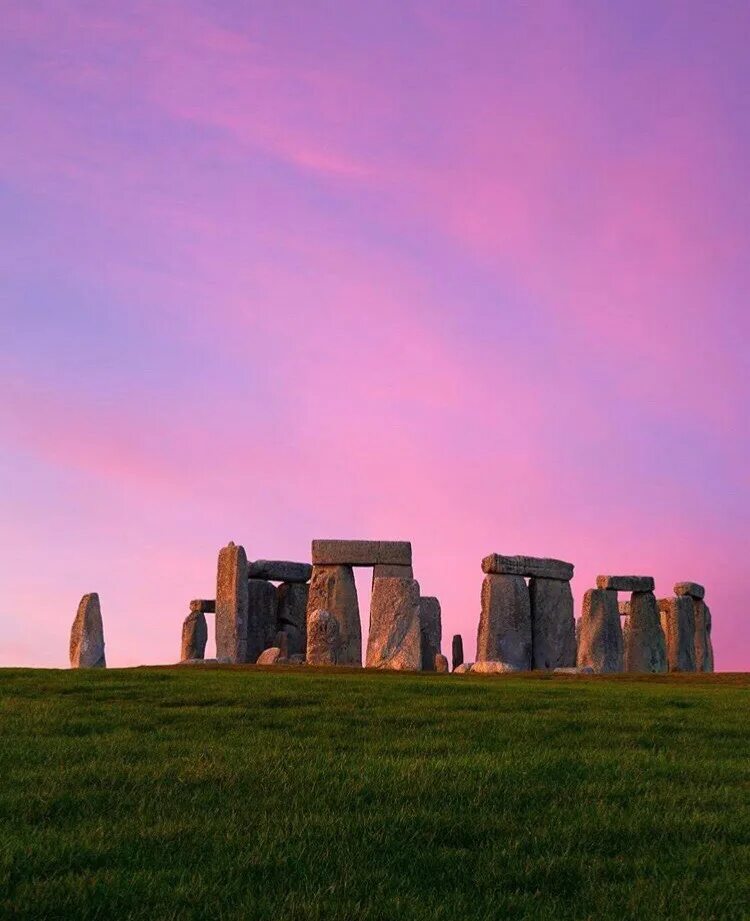 Stonehenge is perhaps the worlds. Достопримечательности Лондона Стоунхендж. Монумент Стоунхендж. Стоунхендж обсерватория. Камни Стоунхендж.