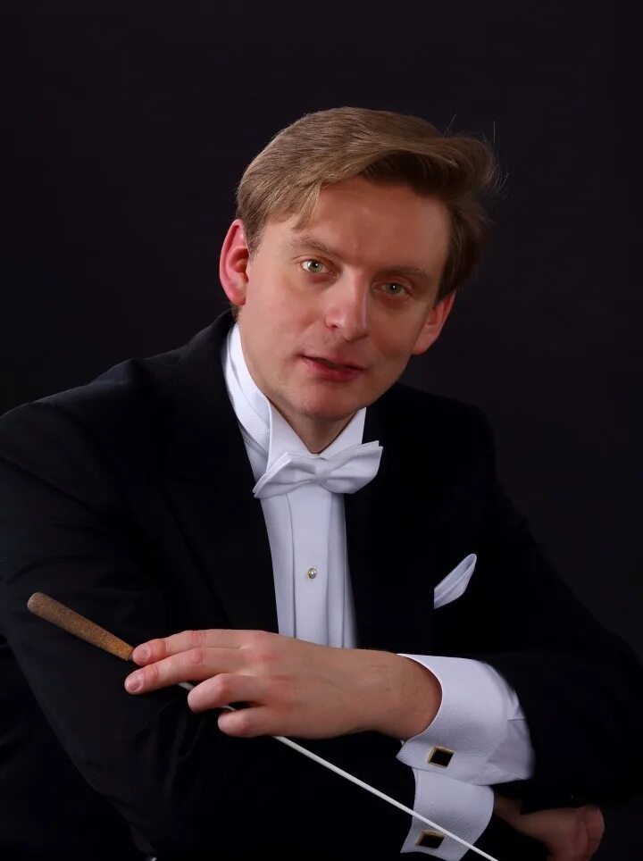 Дирижер антон шабуров ростов. Симфоническое кино дирижер антон шабуров. Антон дирижер. Главный дирижер ярославского симфонического. Антон орлов дирижер.