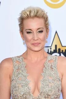 kellie-pickler-2015-academy-of-country-music-awards-in-arlington_3.