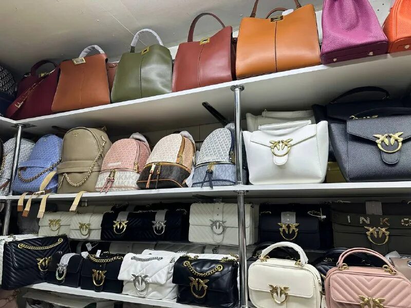 Королева секонд хенда. Садовод линия 29 сумки. Платья италия садовод. Рынок 09. Чемоданы садовод 29 линия.