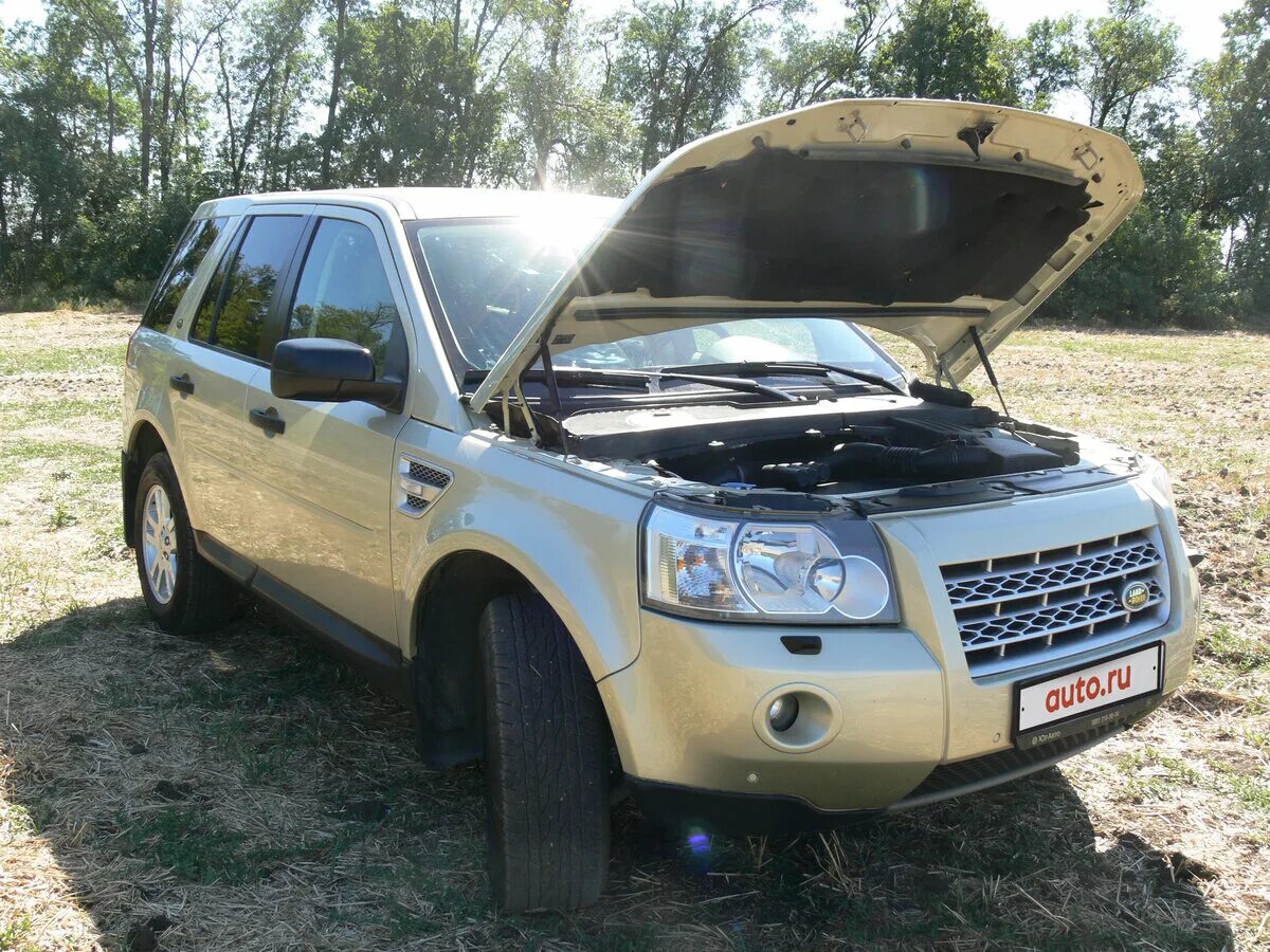 Бортовой компьютер freelander 2. Как открыть фрилендер 2. Ленд ровер фрилендер 2 2008. Как открыть фрилендер 2. Датчик открытия капота фрилендер 2.
