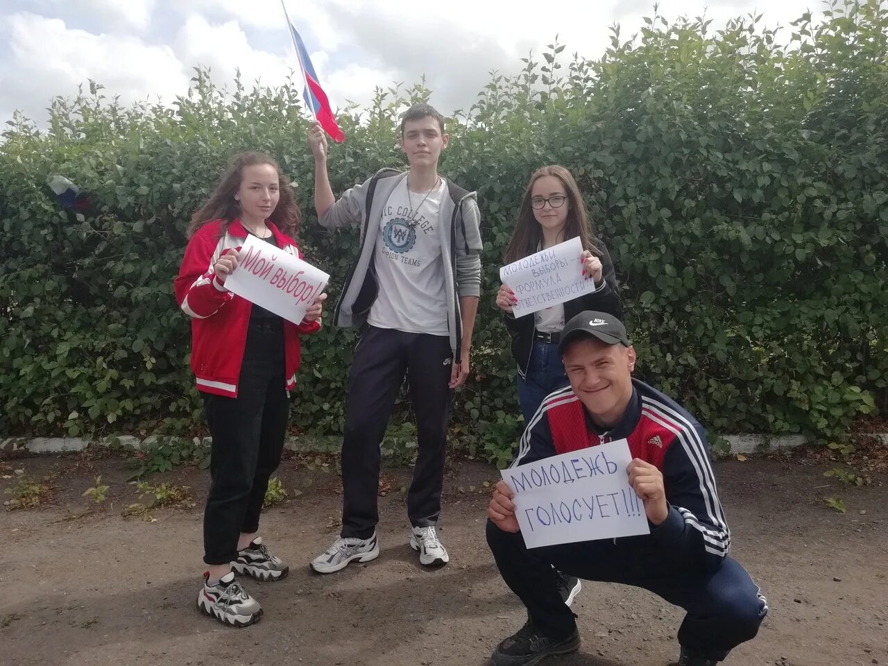 Погода новоомский. Новоомский поселок. Омск Новоомский поселок. Новоомский поселок стадион. Молодежь голосует.