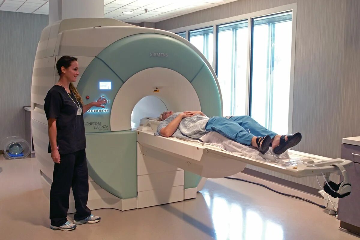 Где можно сделать мрт. Магнито-резонансная томография головного мозга. Магниторезонансная томография головного мозга. Magnetic Resonance Imaging (MRI). Кт головного мозга аппарат.